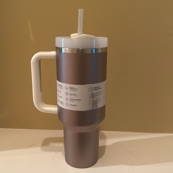 Stanley Quencher 2.0 FlowState 40 oz Tumbler - Picture 2 of 4